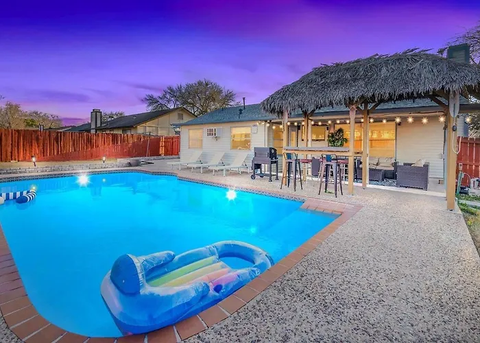 Aloha 4Br Private Pool Tiki Bar & Game Lounge!